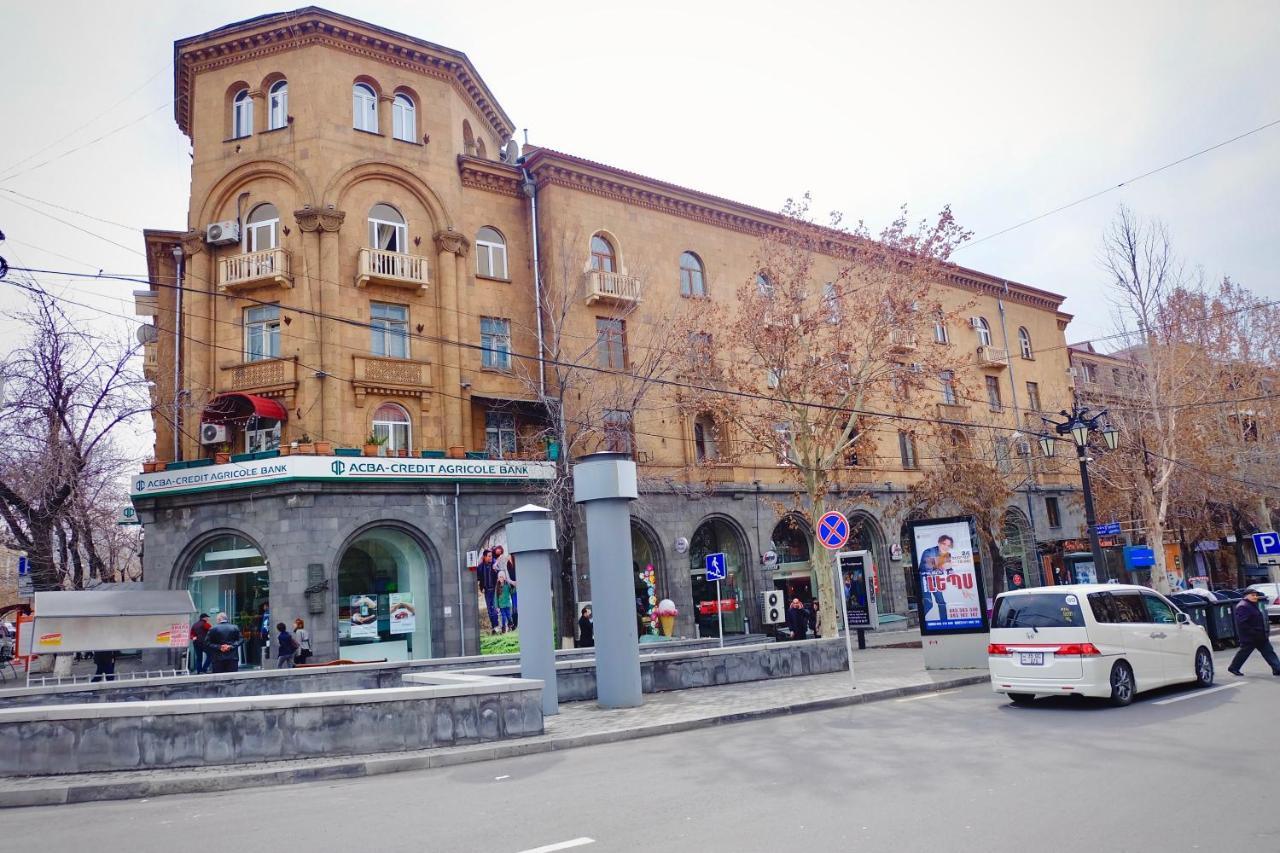 Abovyan 36 Apt & Tour 예레반 외부 사진