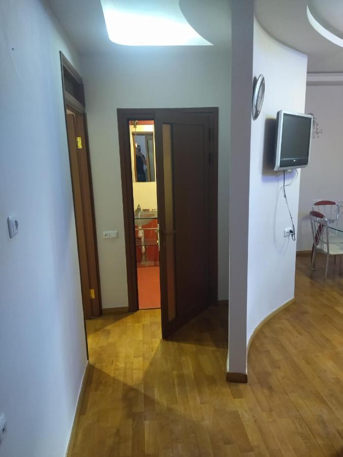 Abovyan 36 Apt & Tour 예레반 외부 사진